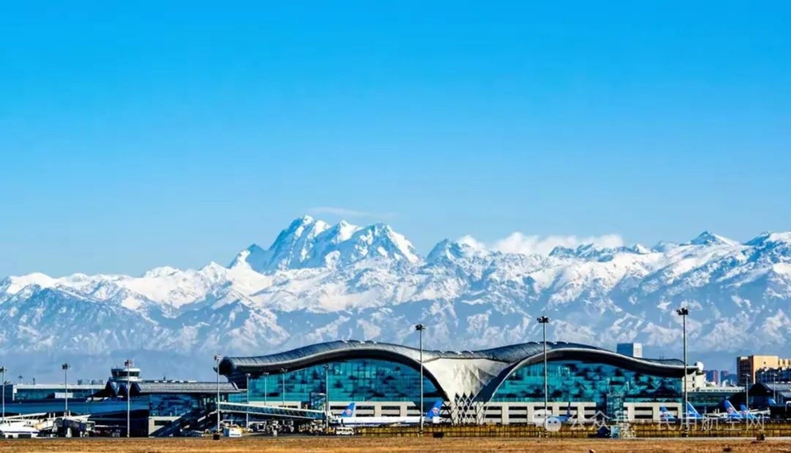 烏魯木齊機場 T4 航站樓投運 永新醫療 “全景智檢” 設備賦能智慧口岸通關